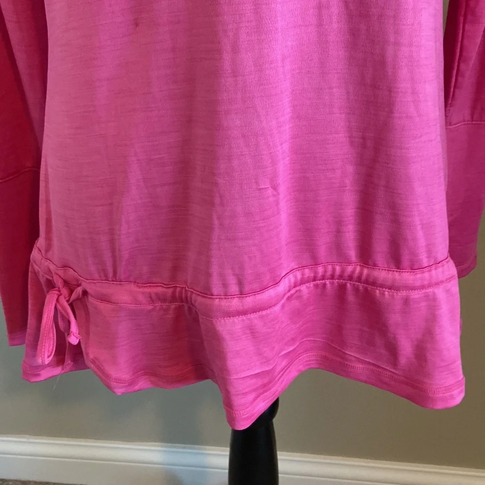 NWT- Pink Reebok runners top.  Barbiecore Vibes!  Slim Fit. Women’s size S. - Picture 8 of 14